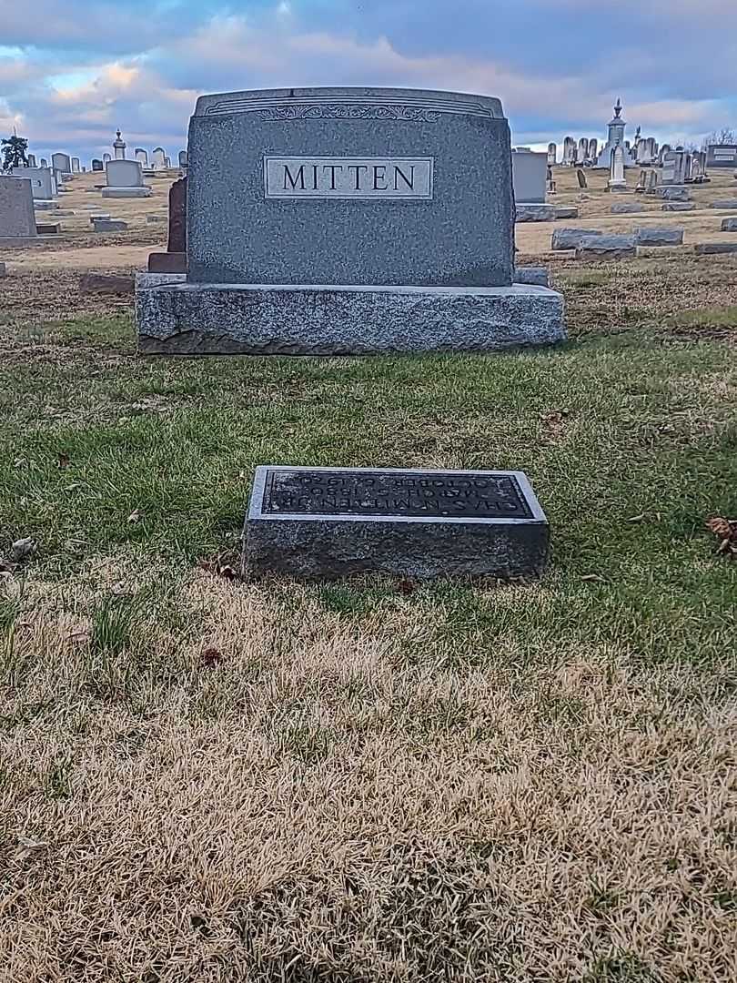 Chas. N. Mitten Junior's grave. Photo 2
