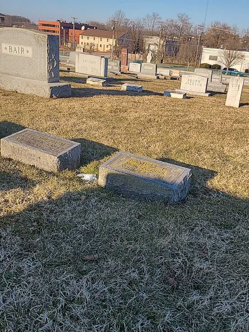 Verna Bair Crouch's grave. Photo 2