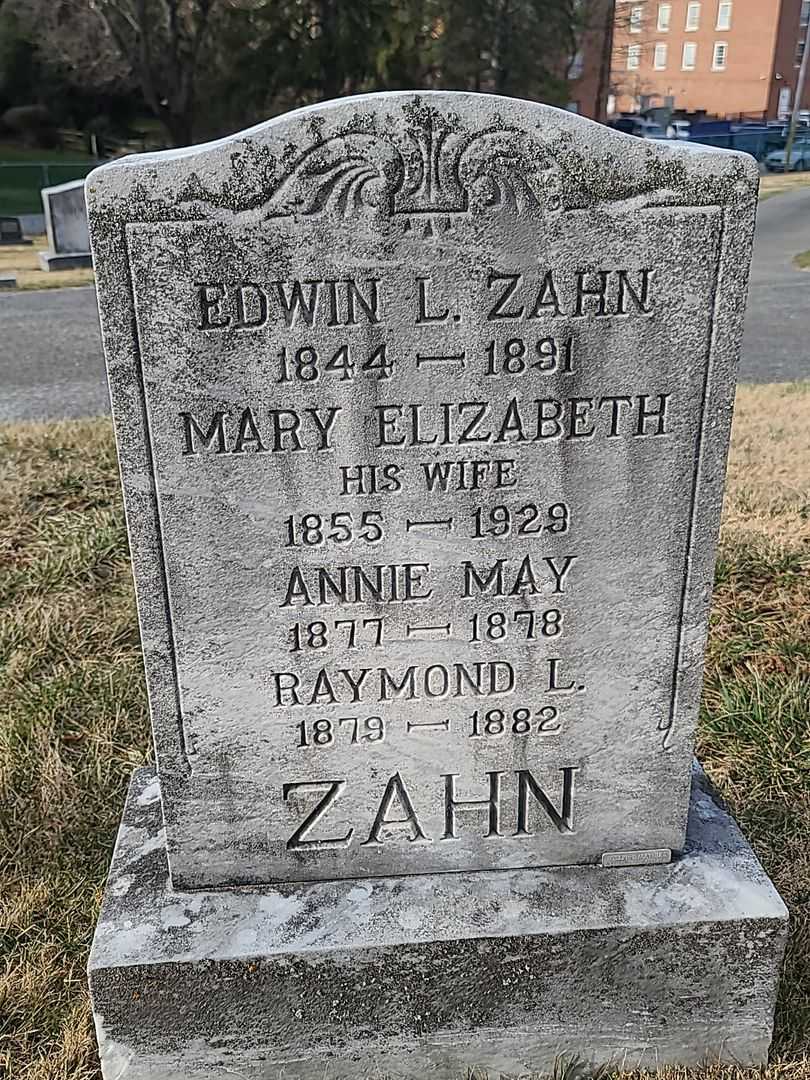 Mary Elizabeth Zahn's grave. Photo 2