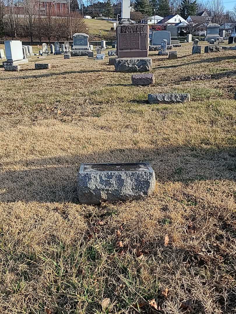 Virginia D. Frounfelter's grave. Photo 2