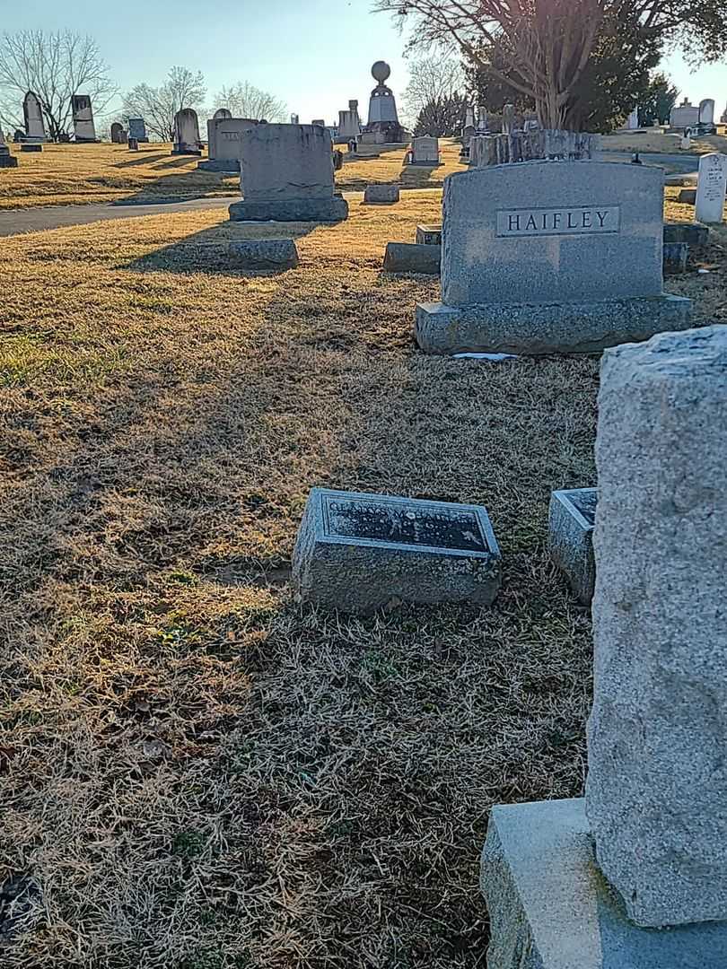 Helen J. Haifley's grave. Photo 2