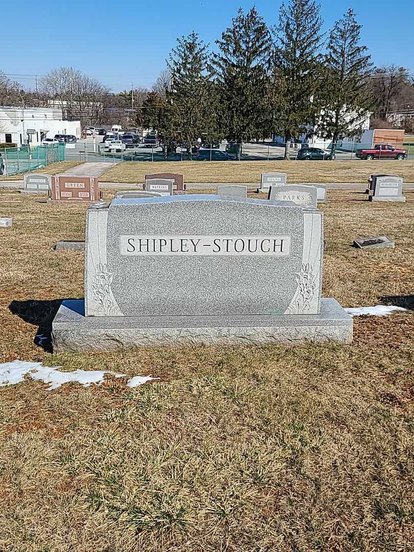 Roland M. Shipley's grave. Photo 1