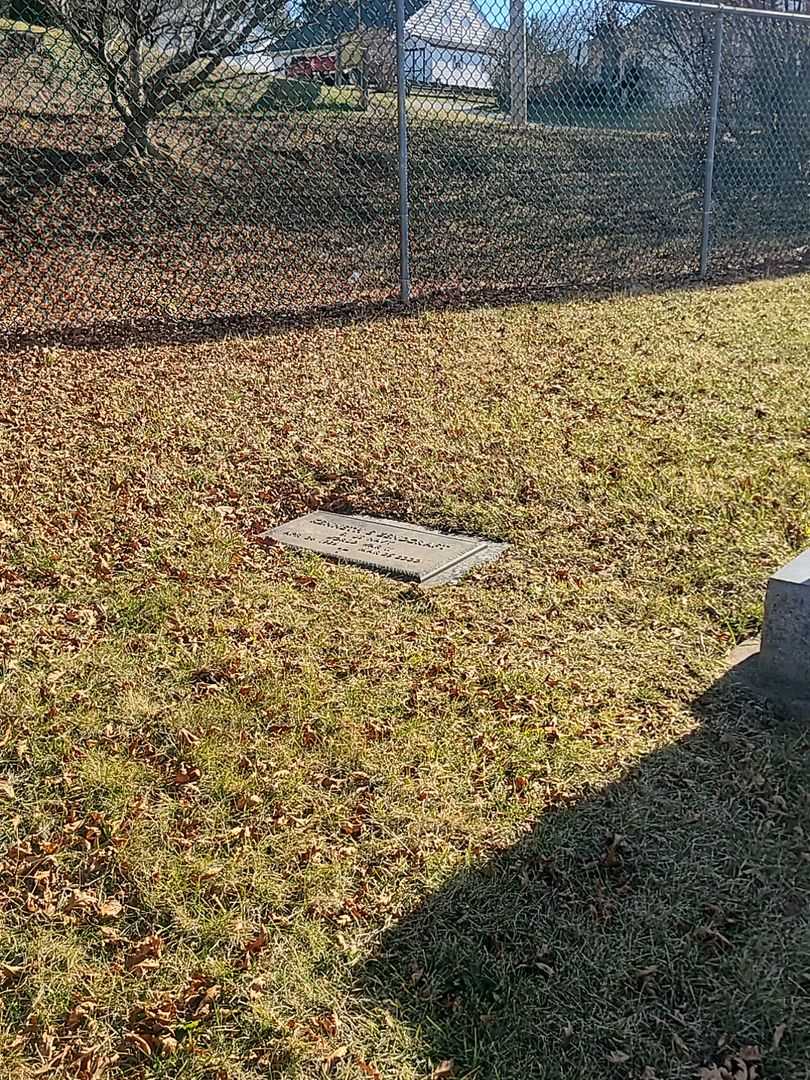 Kenneth E. Zendgraft's grave. Photo 2