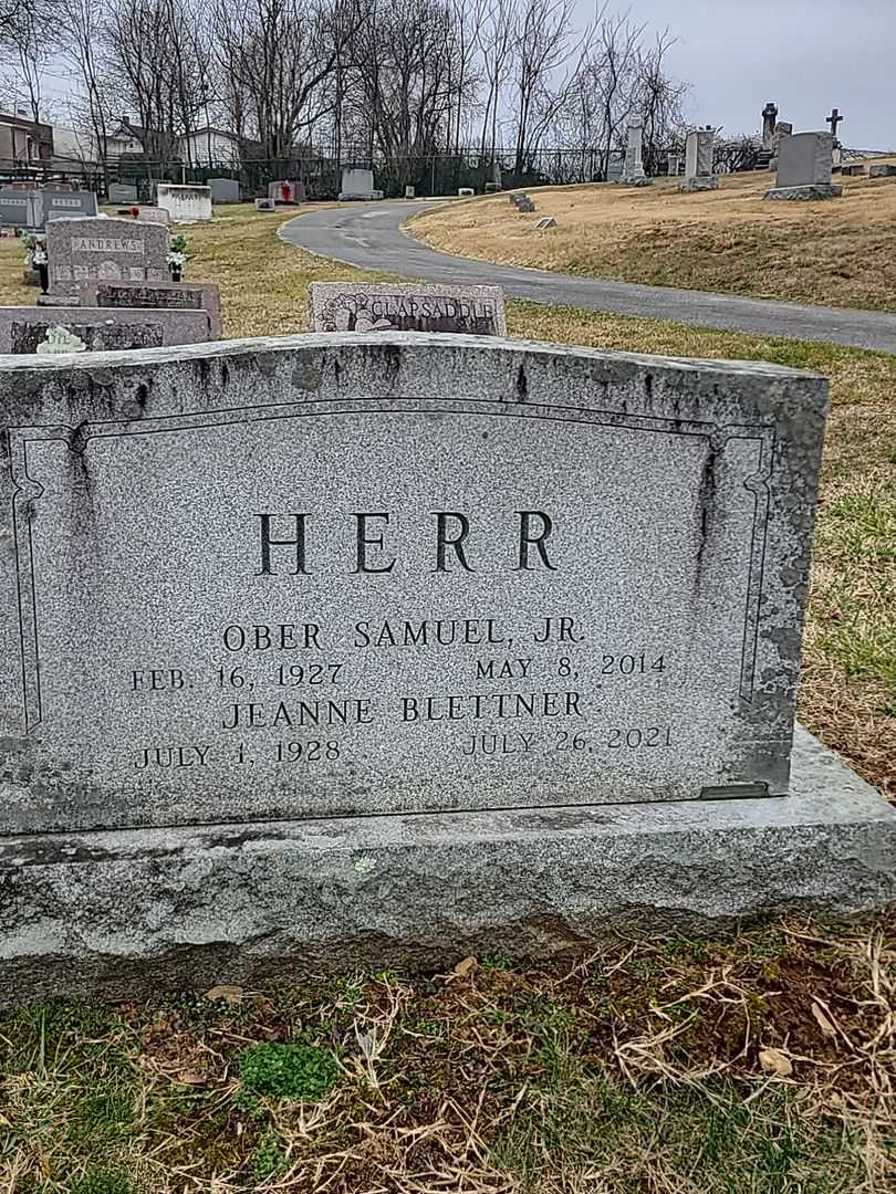 Ober Samuel Herr Junior's grave. Photo 1