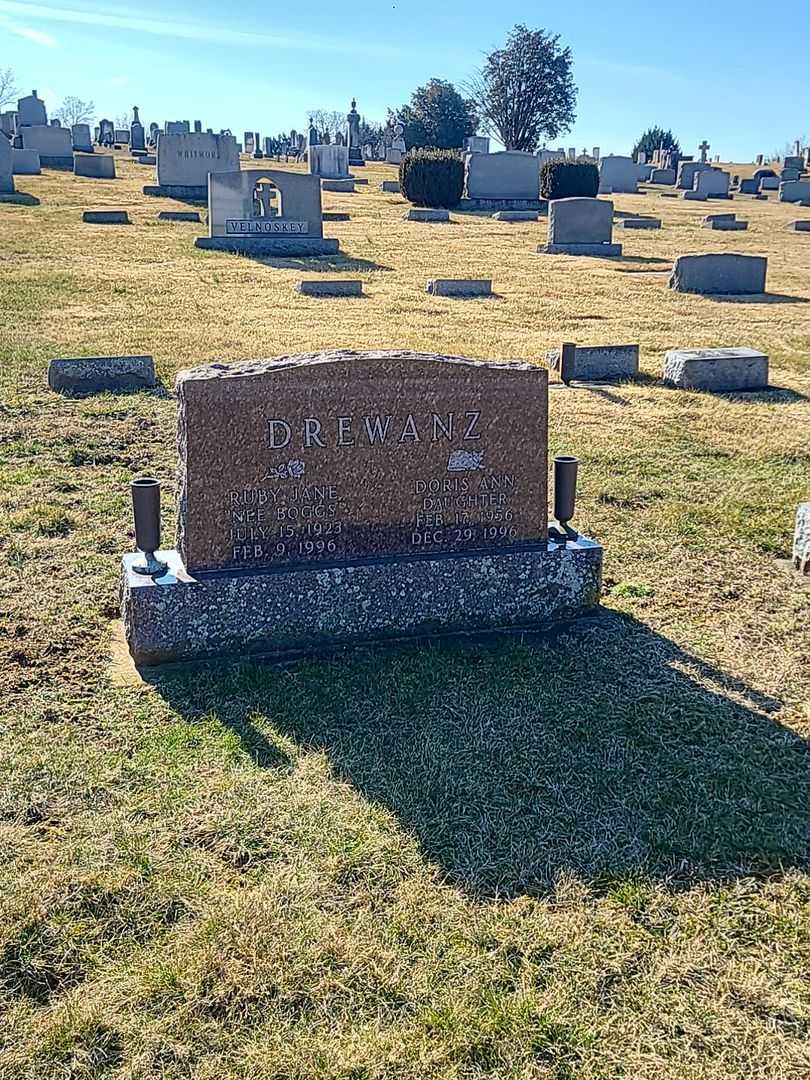 Doris Ann Drewanz's grave. Photo 2