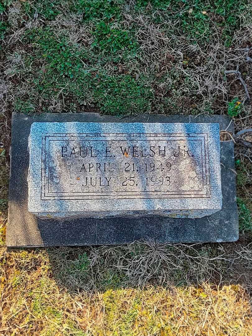 Paul E. Welsh Junior's grave. Photo 3