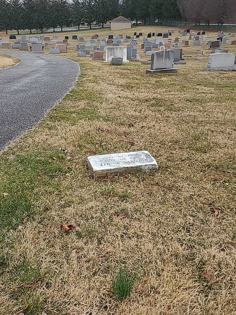 Dolores F. Utz's grave. Photo 2