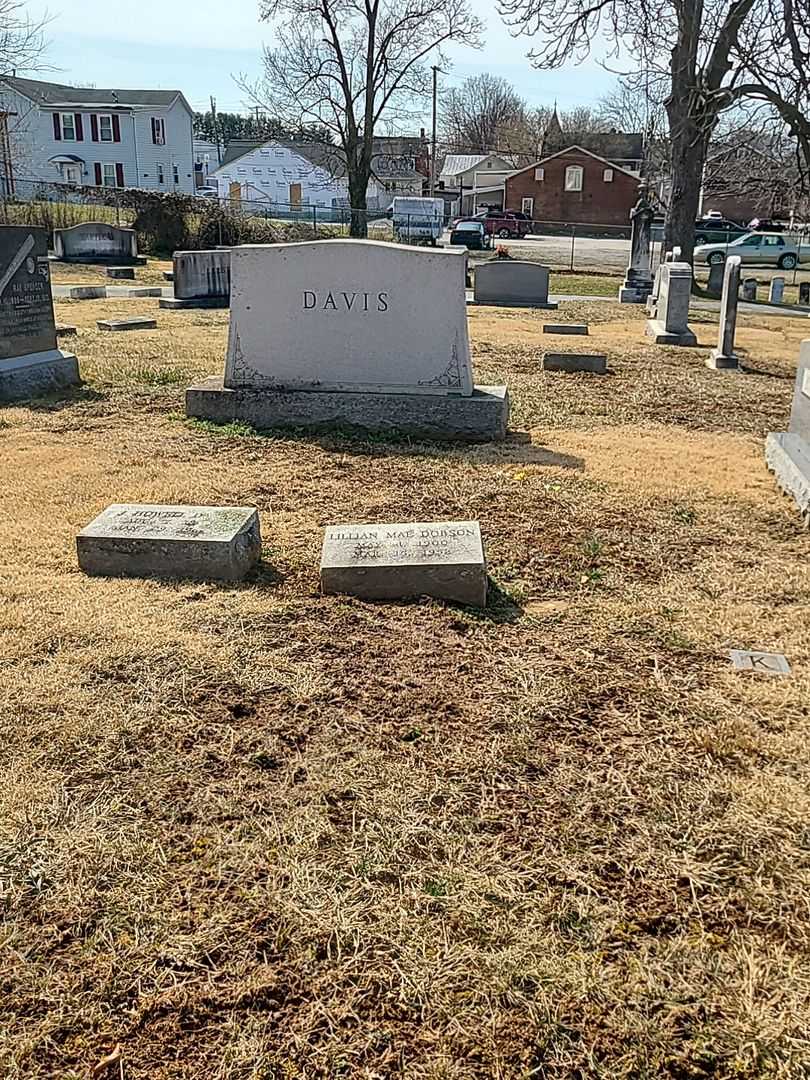 Lillian Mae Dobson's grave. Photo 2