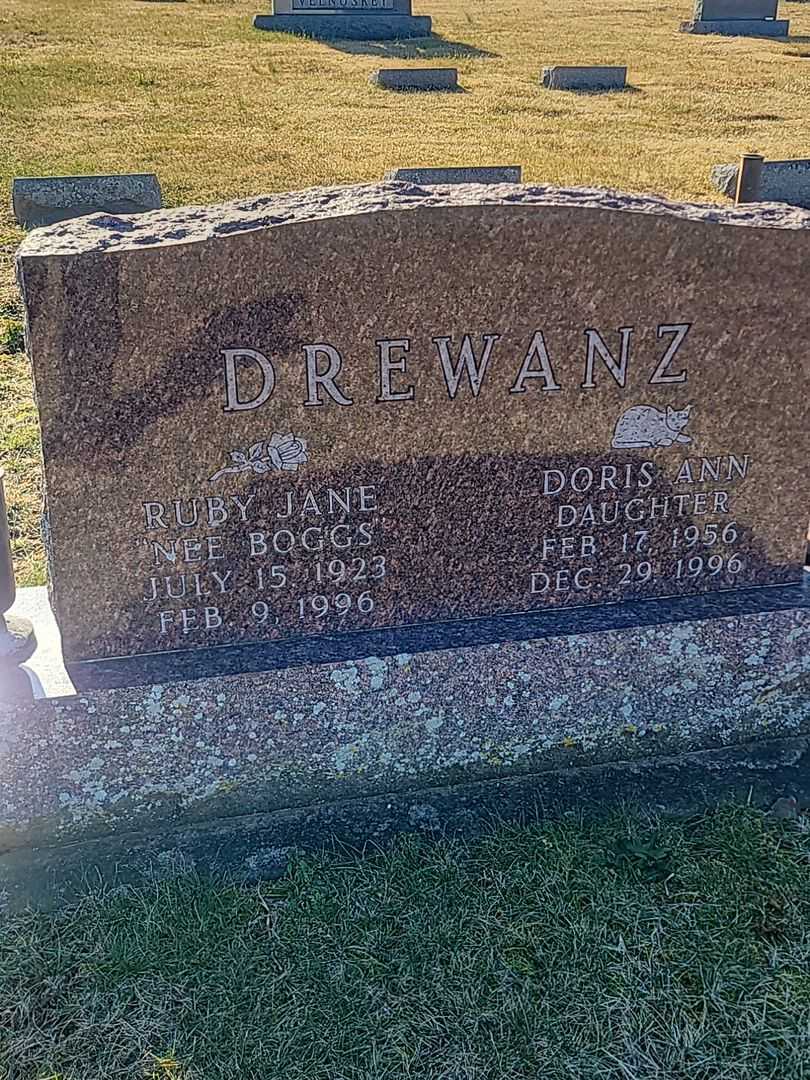 Doris Ann Drewanz's grave. Photo 3