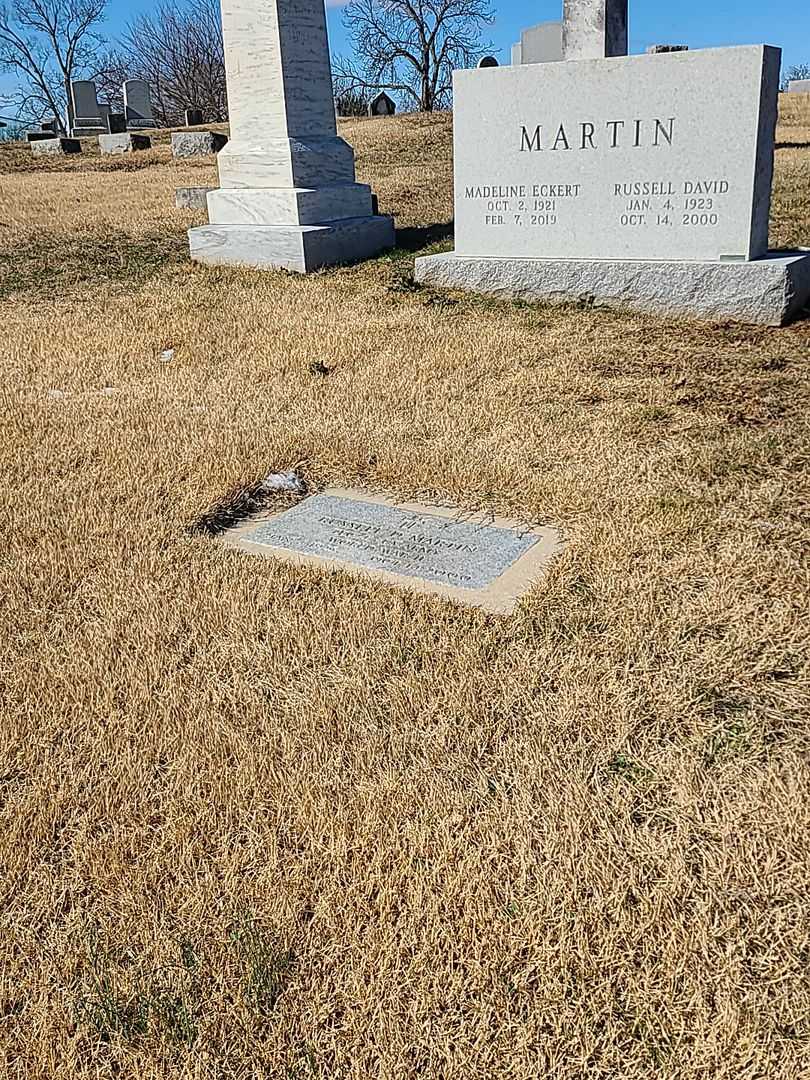 Russell David Martin's grave. Photo 2