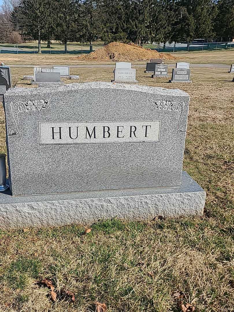 Leonard C. Humbert's grave. Photo 1