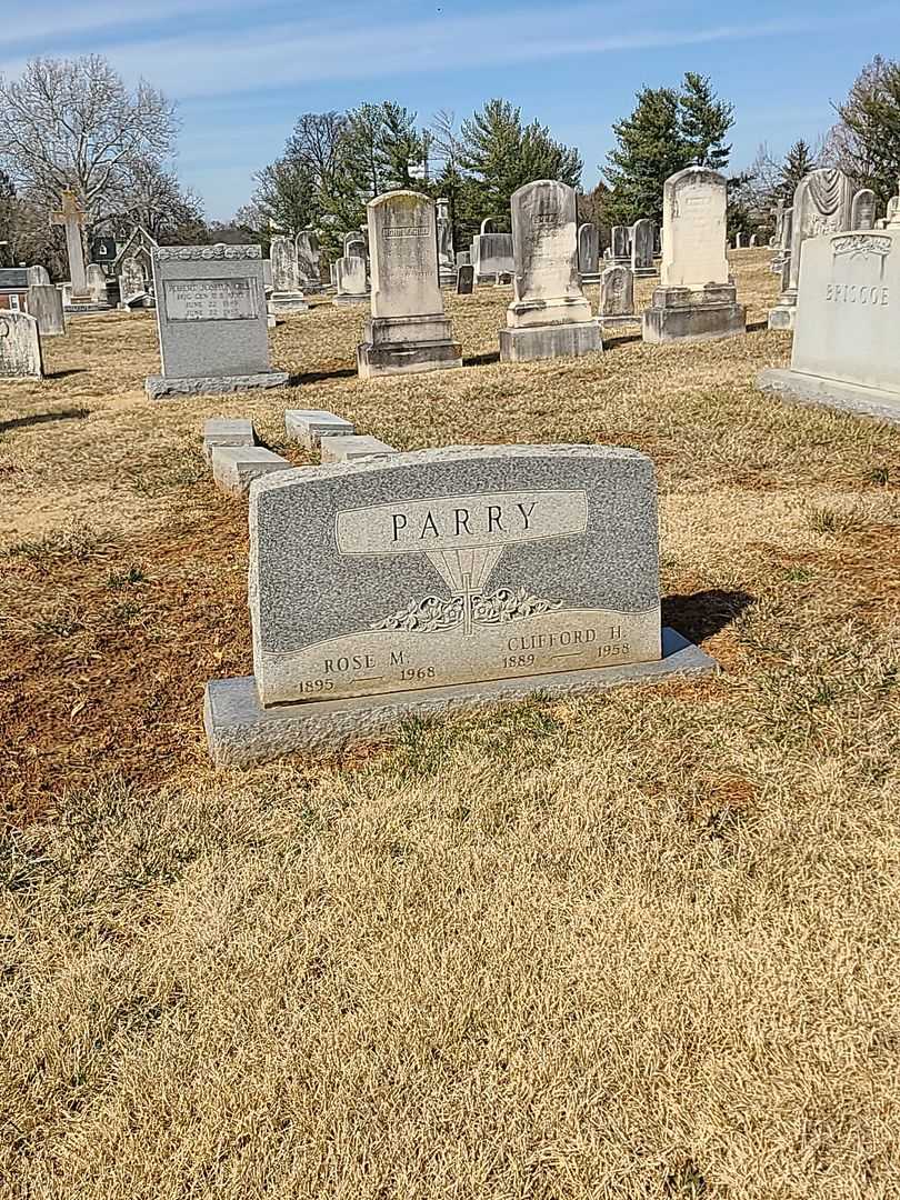 Rose M. Parry's grave. Photo 1