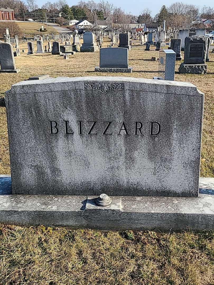 Sarah H. Ogborn Blizzard's grave. Photo 1