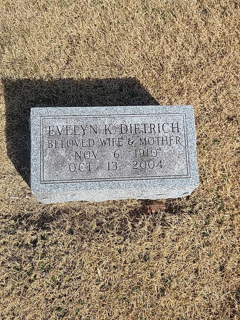 Evelyn K. Dietrich's grave. Photo 3