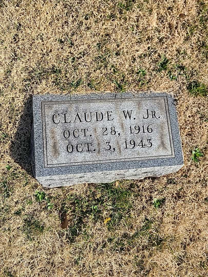 Claude W. Mitten Junior's grave. Photo 3