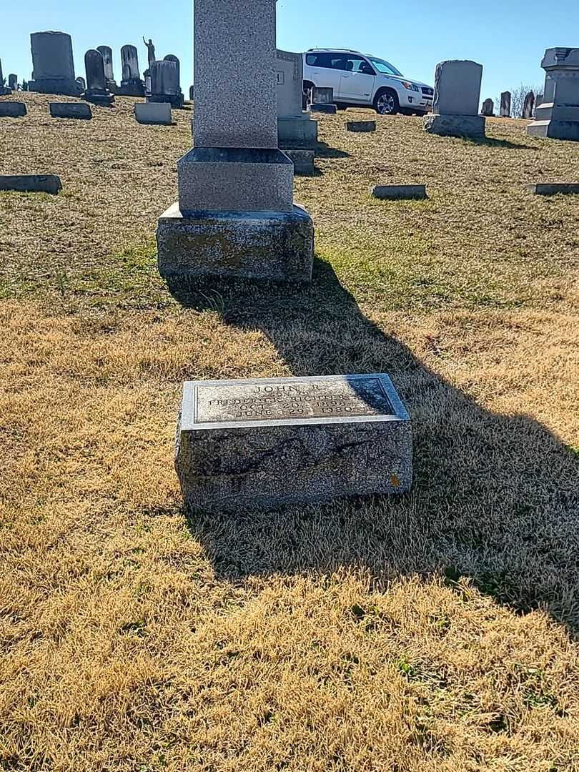 John R. Richter's grave. Photo 2