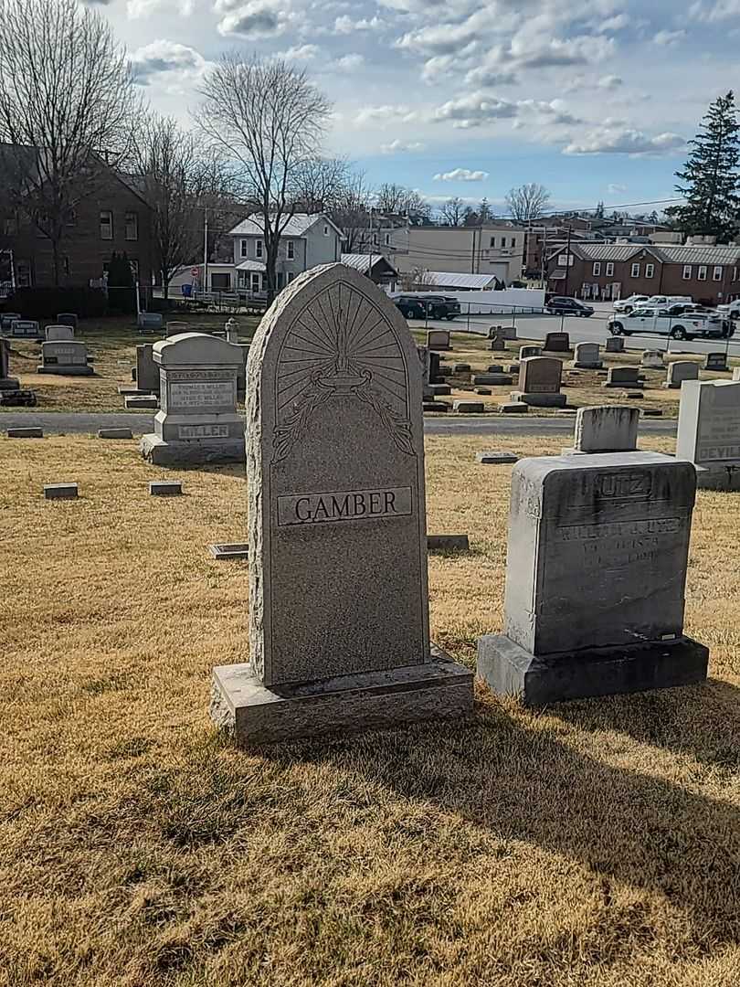 Sarah J. Utz's grave. Photo 1