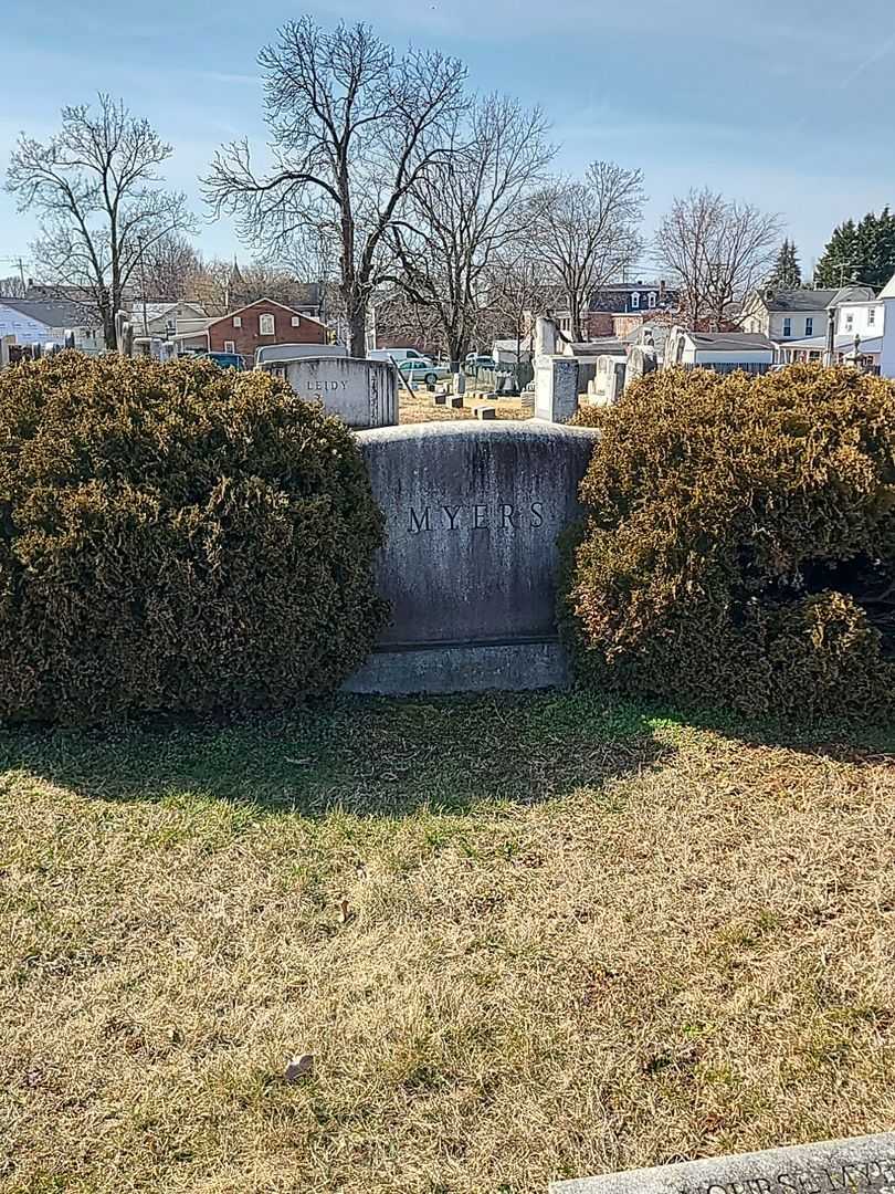 Edith Nourse Myers's grave. Photo 1