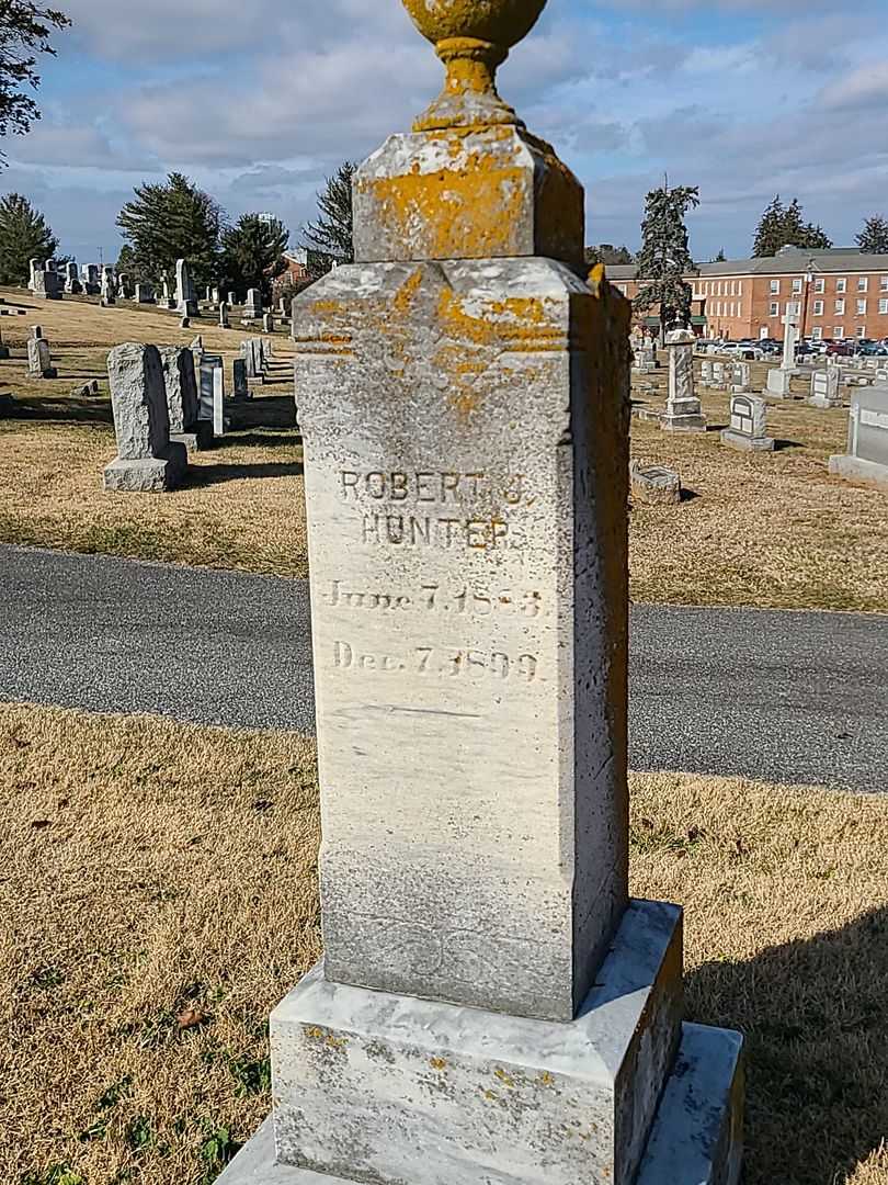 Robert J. Hunter's grave. Photo 3