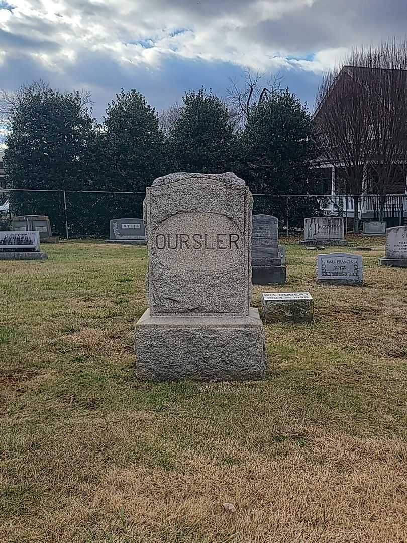 William Raymond Oursler's grave. Photo 1