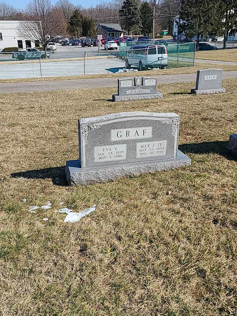 Max J. Graf Junior's grave. Photo 2