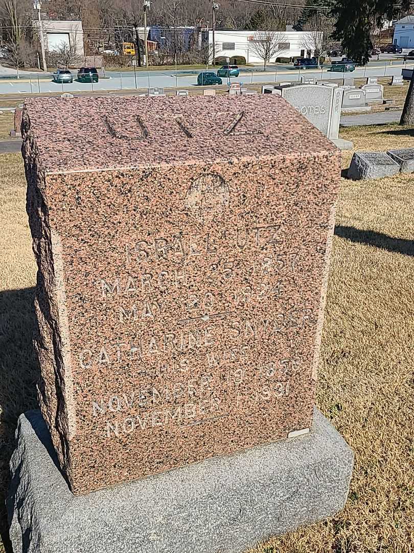 Israel Utz's grave. Photo 1