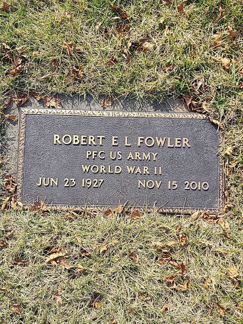 Robert E. L. Fowler's grave. Photo 3