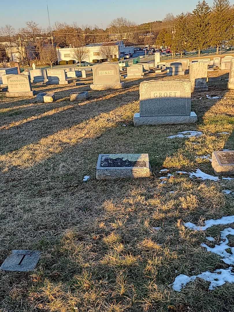 Mary G. Groft's grave. Photo 2