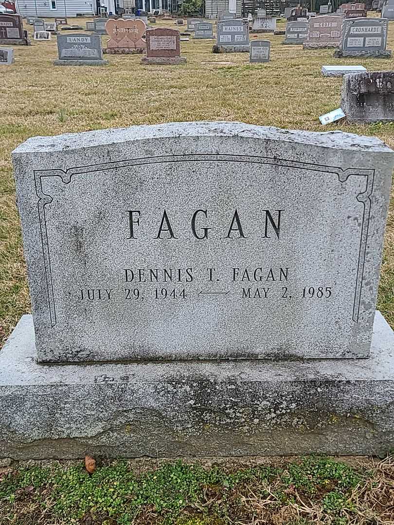 Dennis T. Fagan's grave. Photo 1