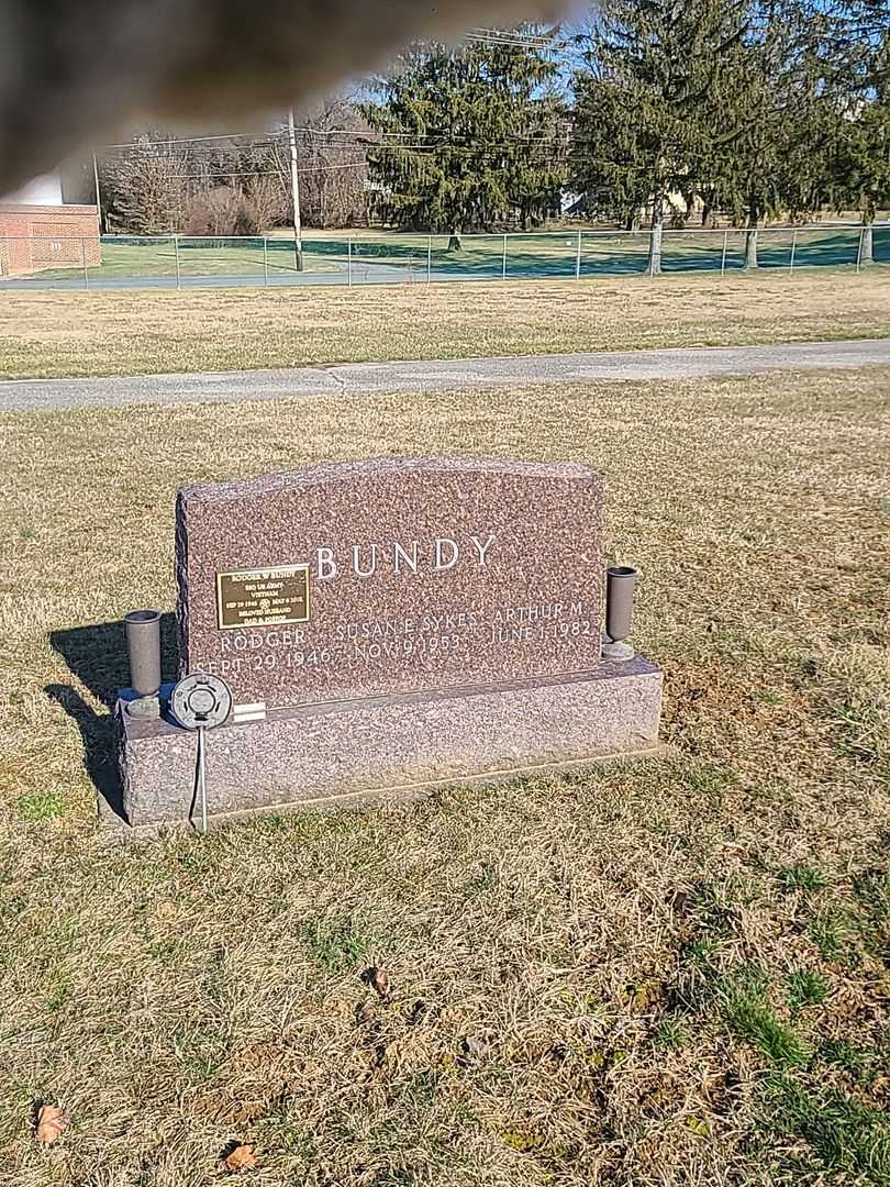 Rodger Bundy's grave. Photo 2