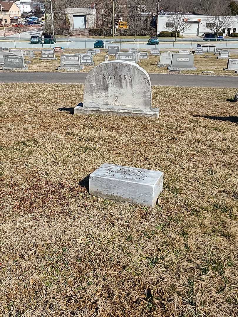 Iven H. Sayers's grave. Photo 2