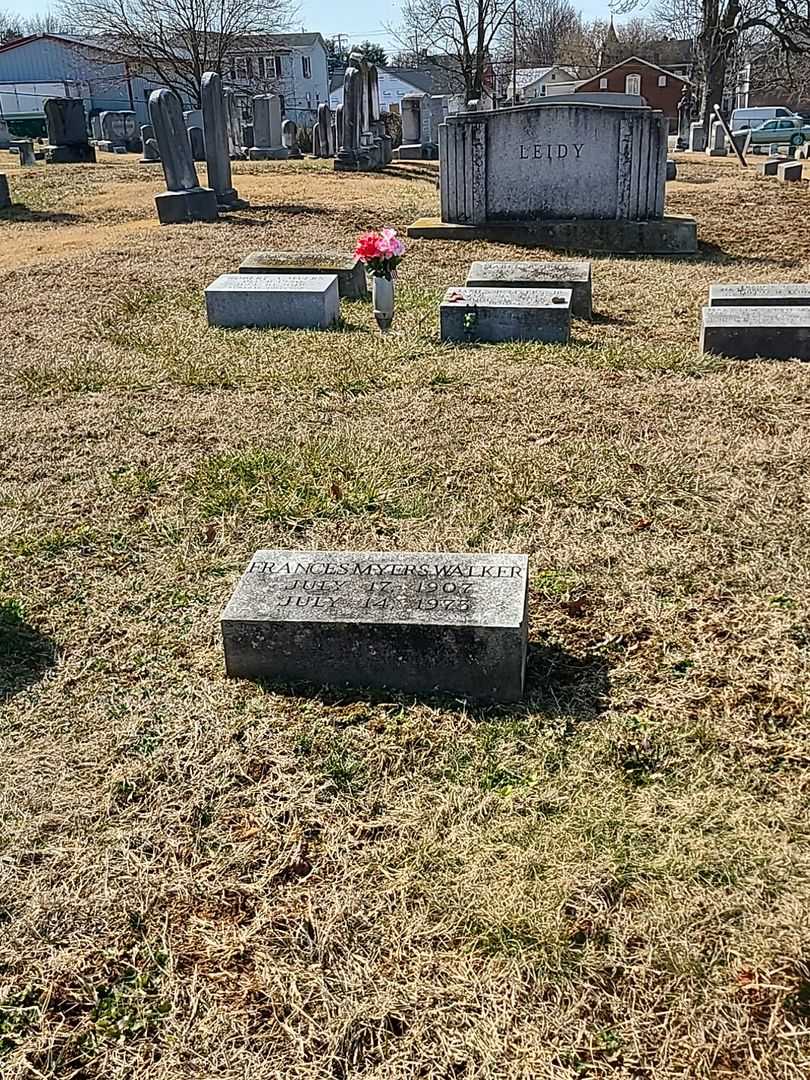 Frances Myers Walker's grave. Photo 2