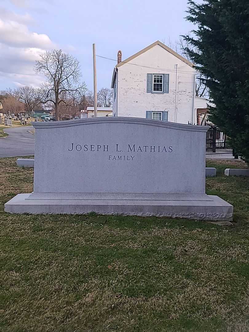 Joseph L. Mathias Junior's grave. Photo 1