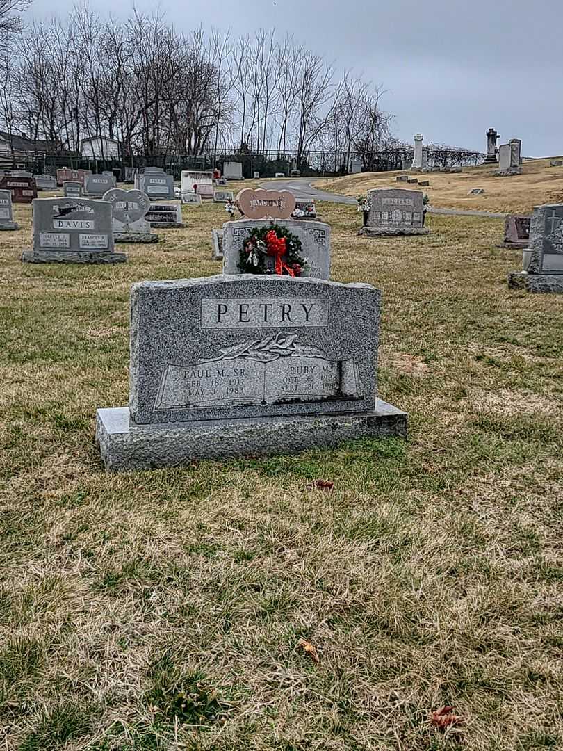 Paul M. Petry Senior's grave. Photo 2